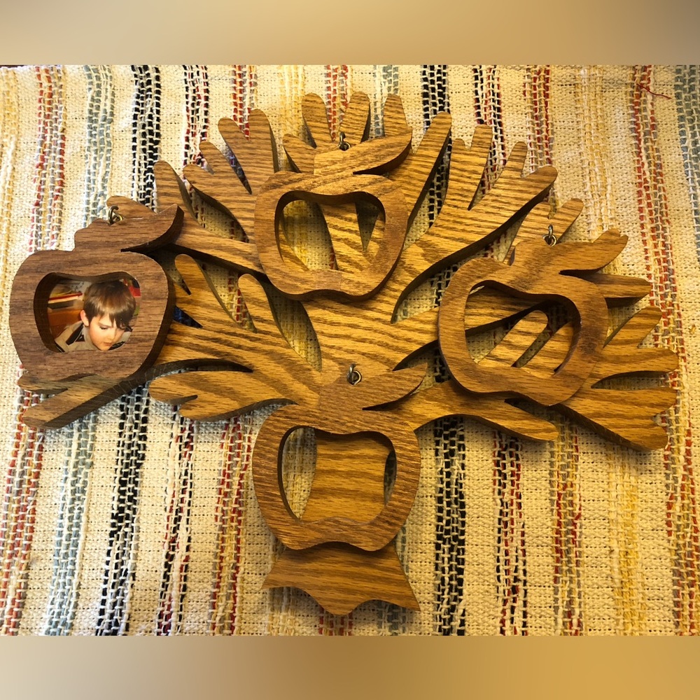 Family Tree for Small Photos 
Oak finish